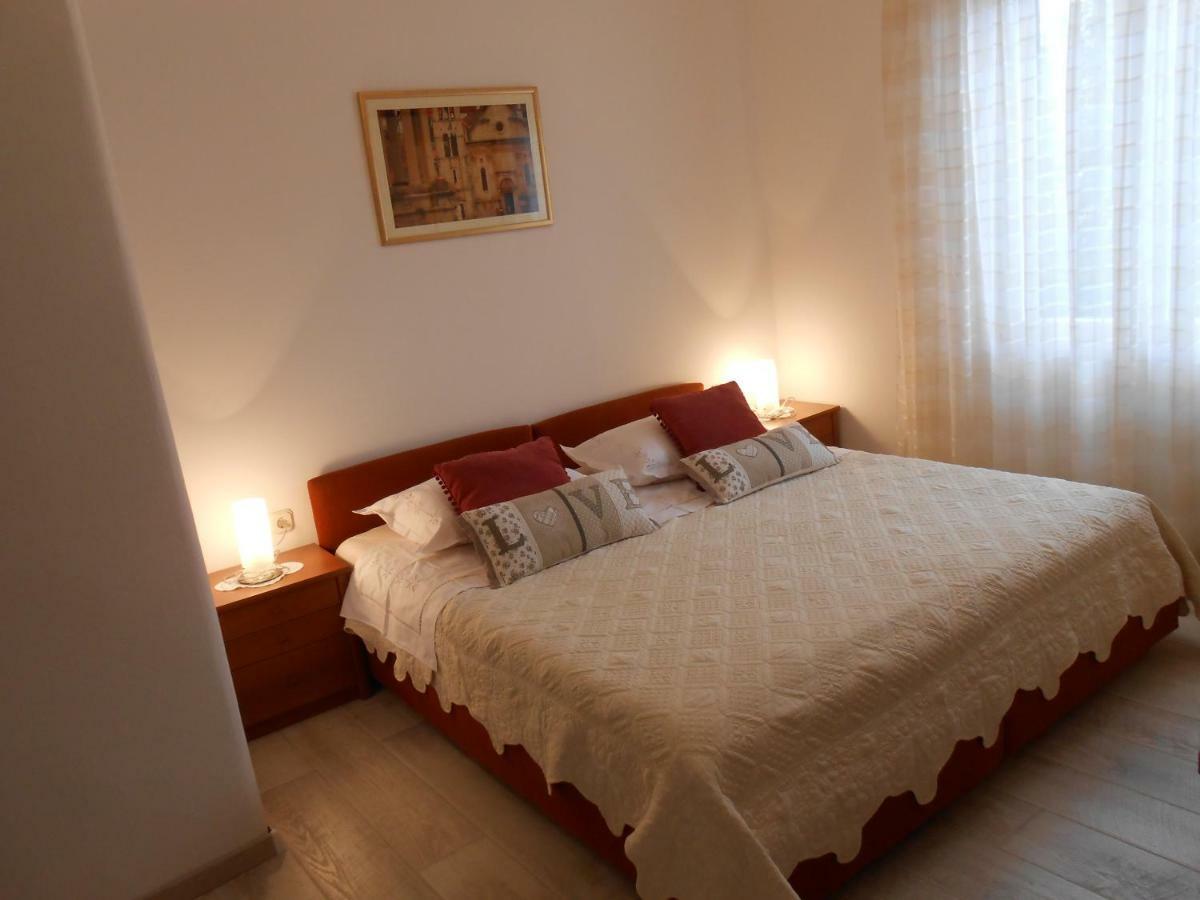 Guesthouse Wish Stari Grad  Exterior photo